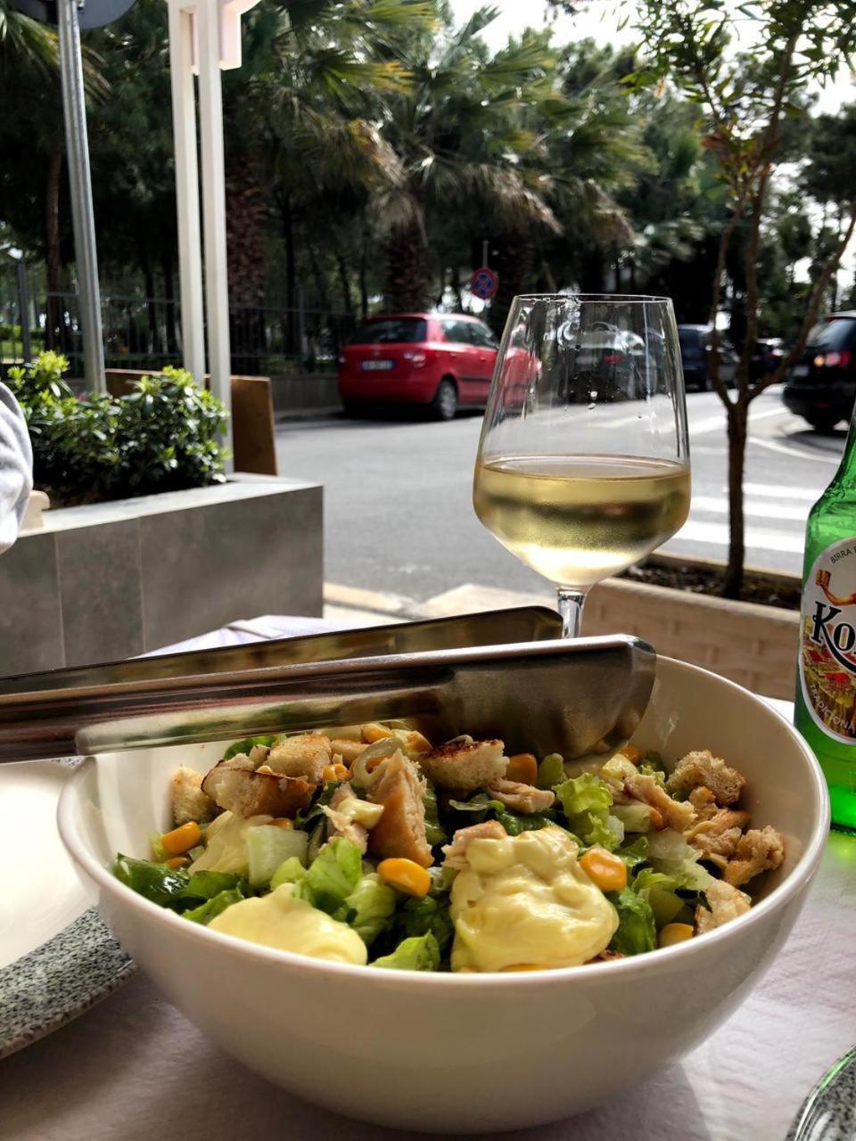 多拉瑞酒店 Kryemëdhej 外观 照片
